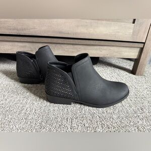 MIA Kid’s Elegant Black Ankle Booties
